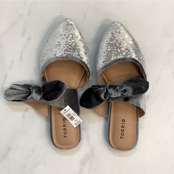 NWT Torrid Sequins and Velvet Bow Flats - Picture 1 of 4